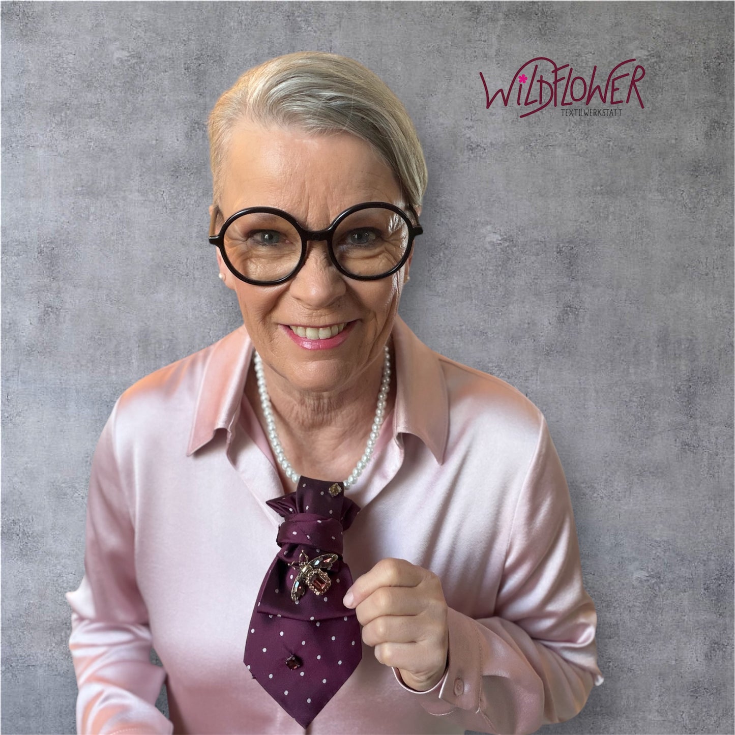 Tie Necklace Premium