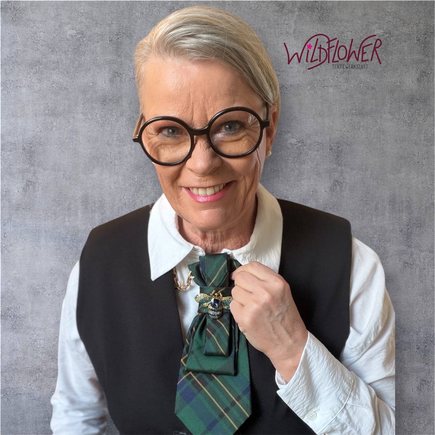 Tie Necklace Premium