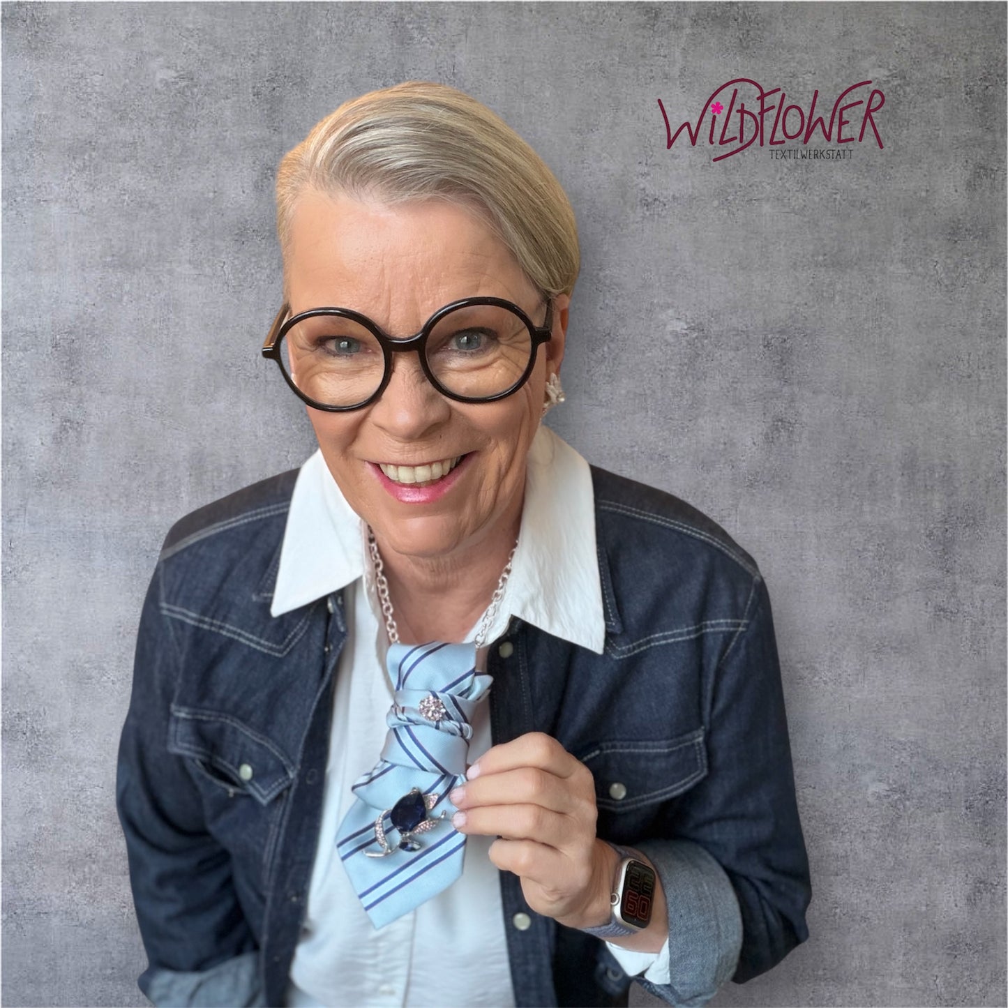 Tie Necklace Premium