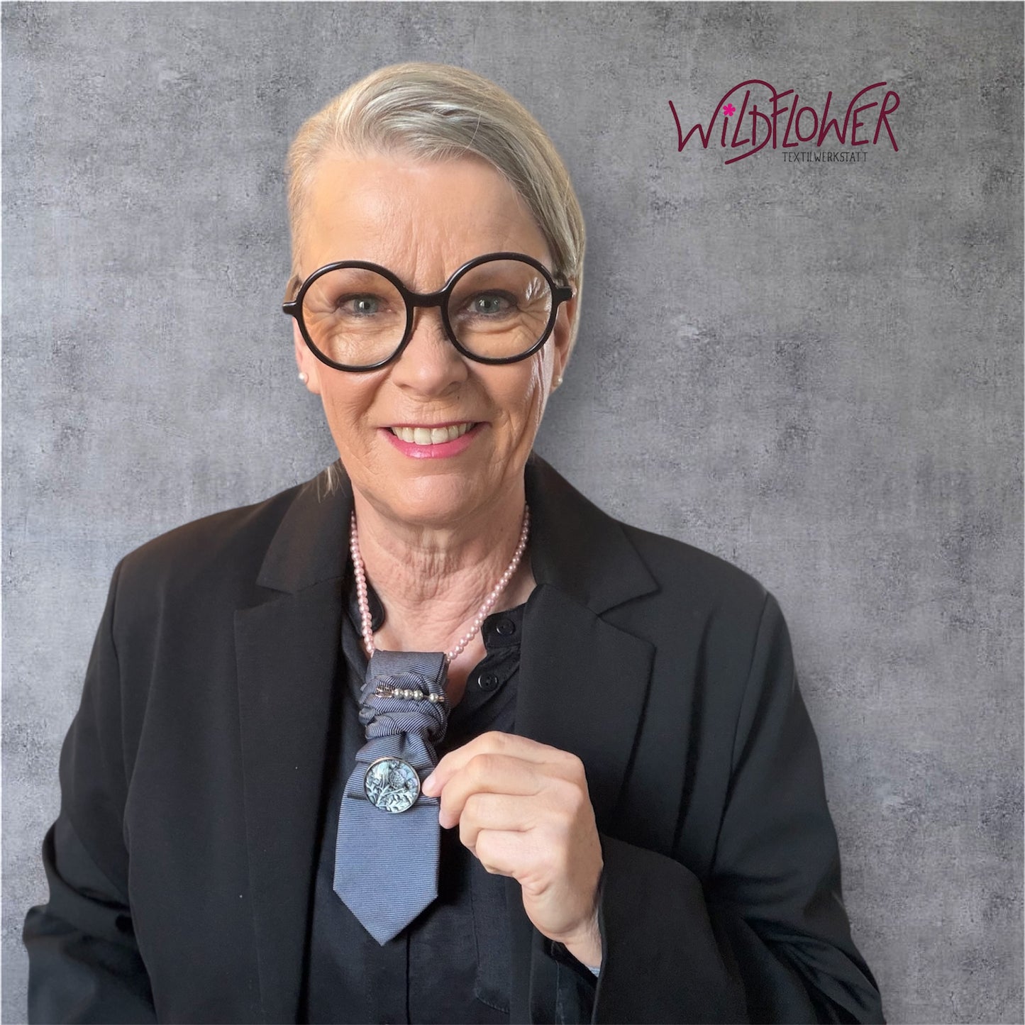 Tie Necklace Premium