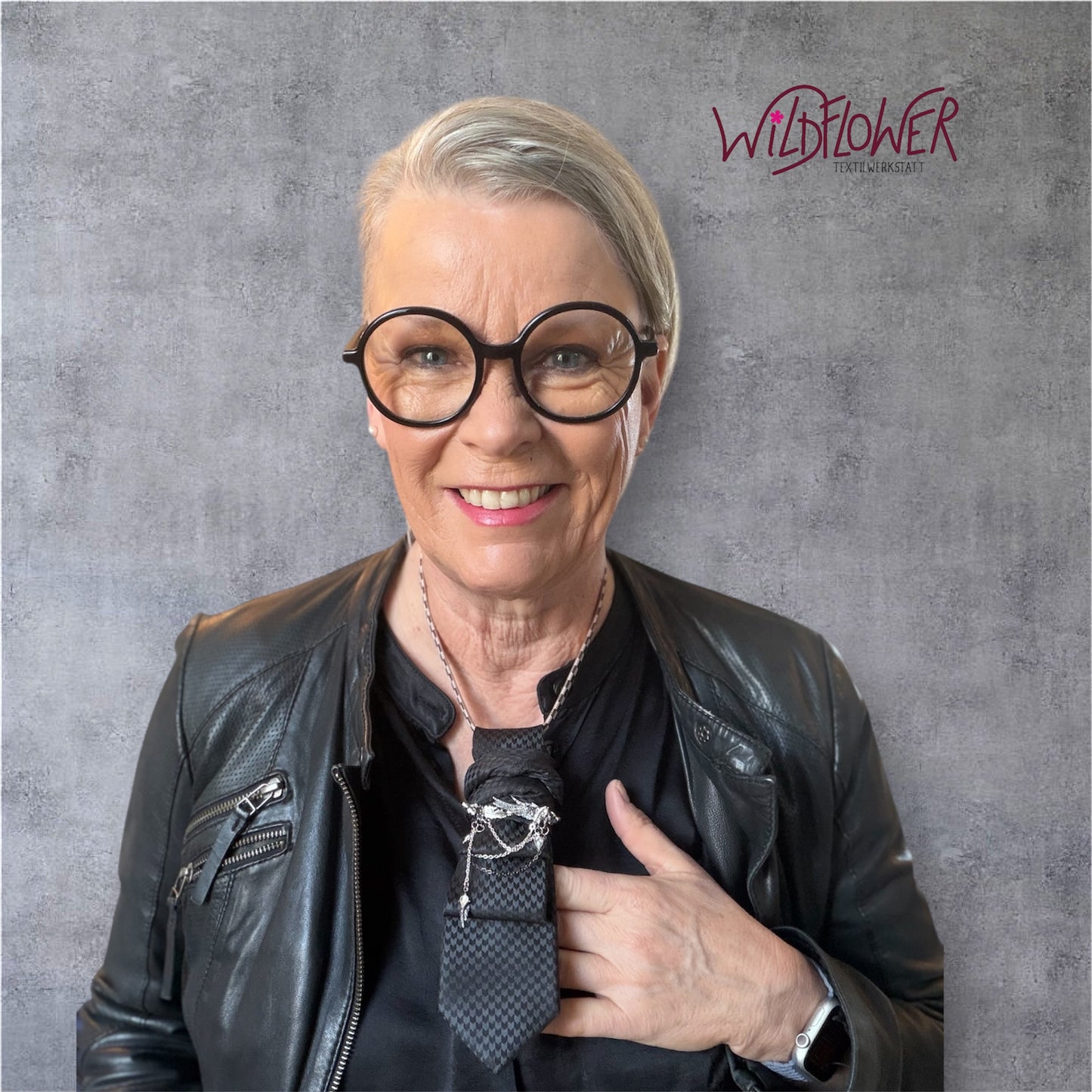 Tie Necklace Premium