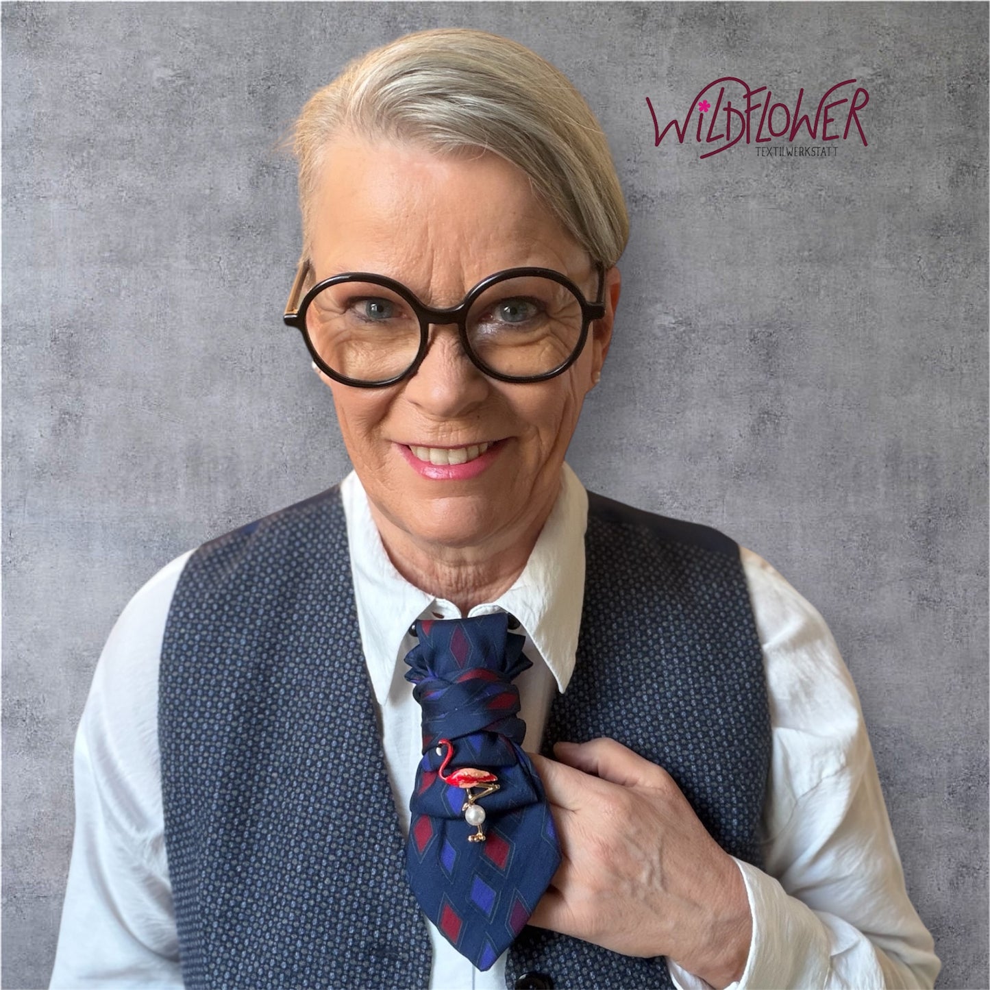 Tie Necklace Premium