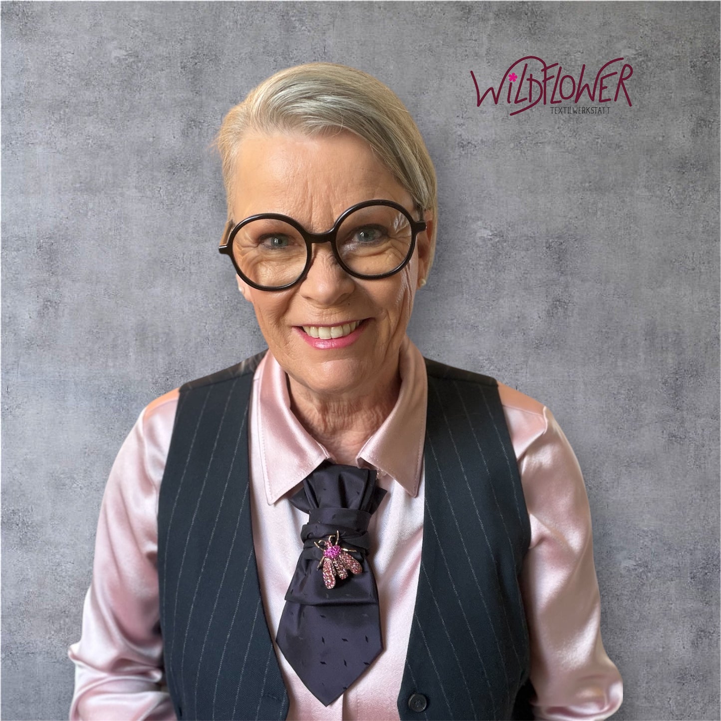 Tie Necklace Premium