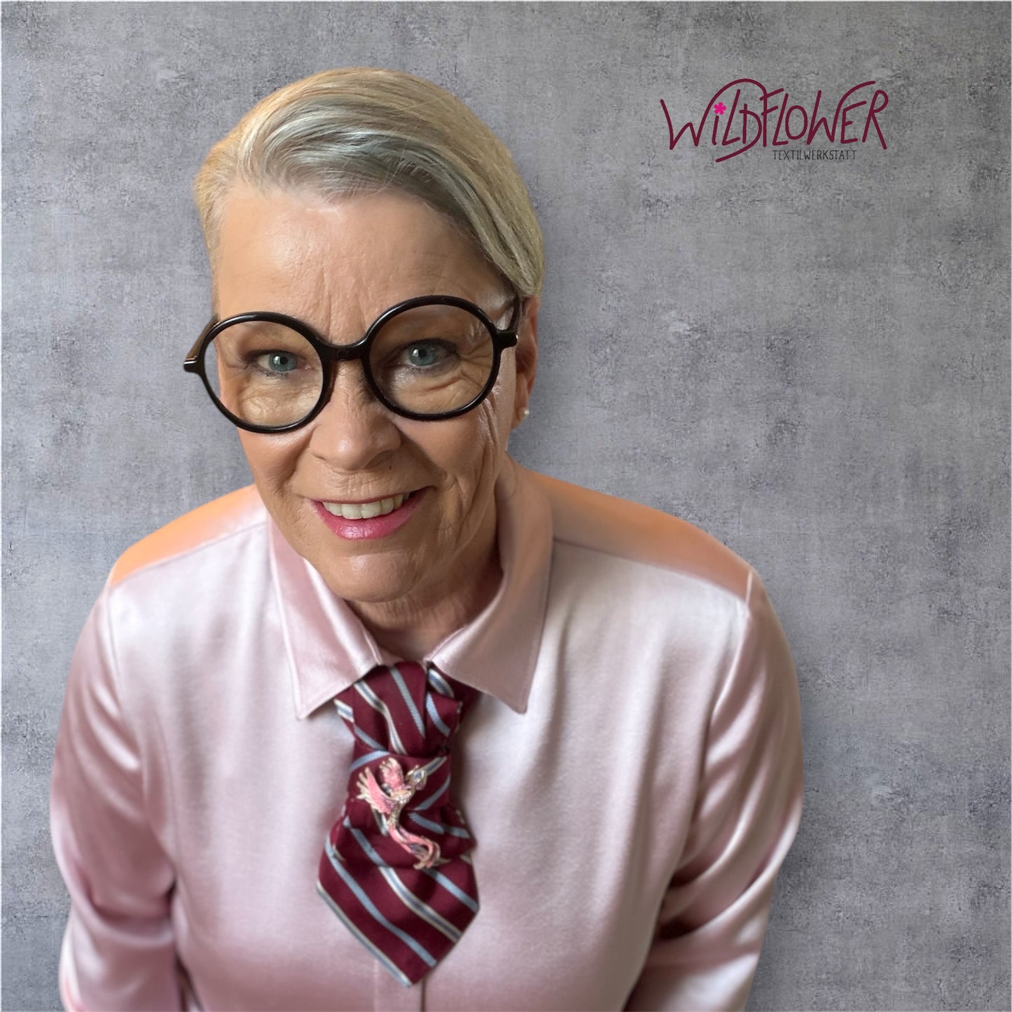 Tie Necklace Premium