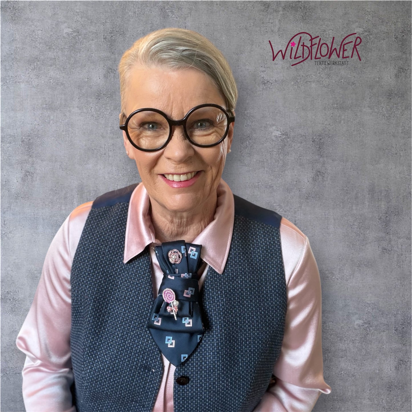 Tie Necklace Premium