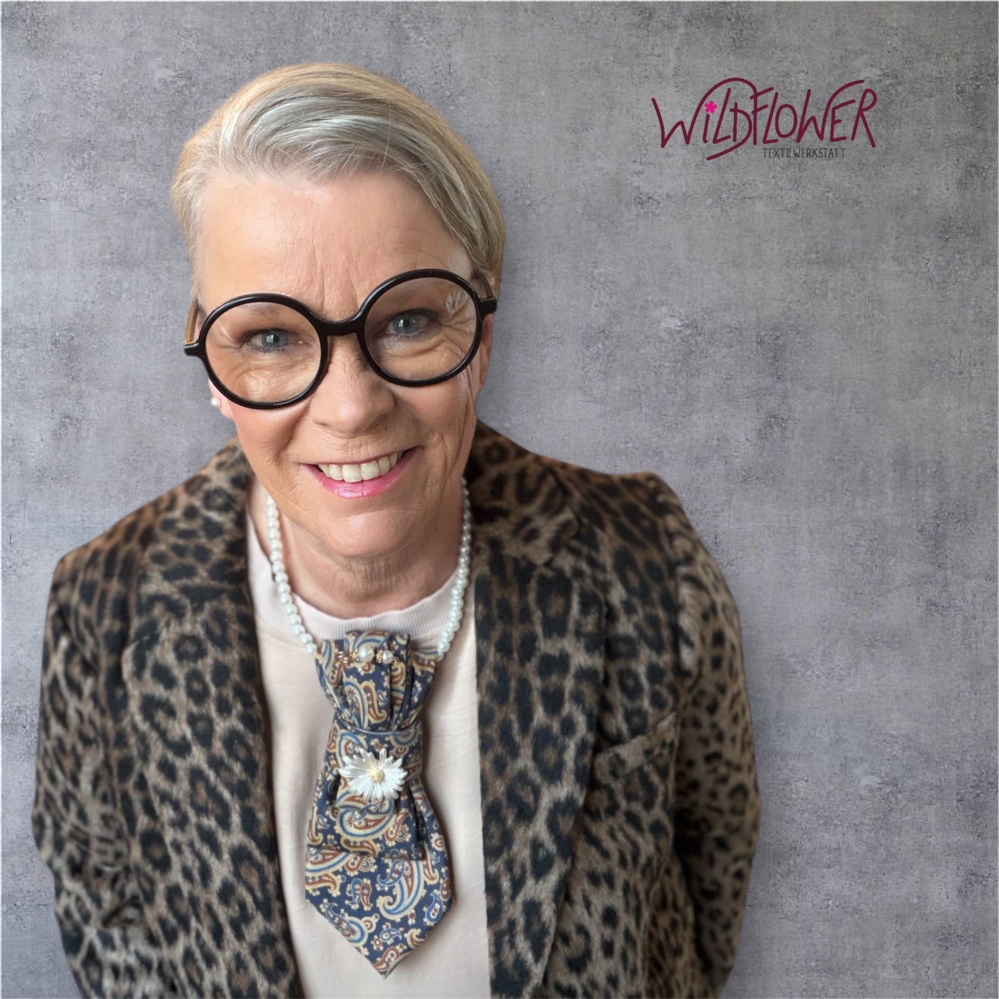 Tie Necklace Premium