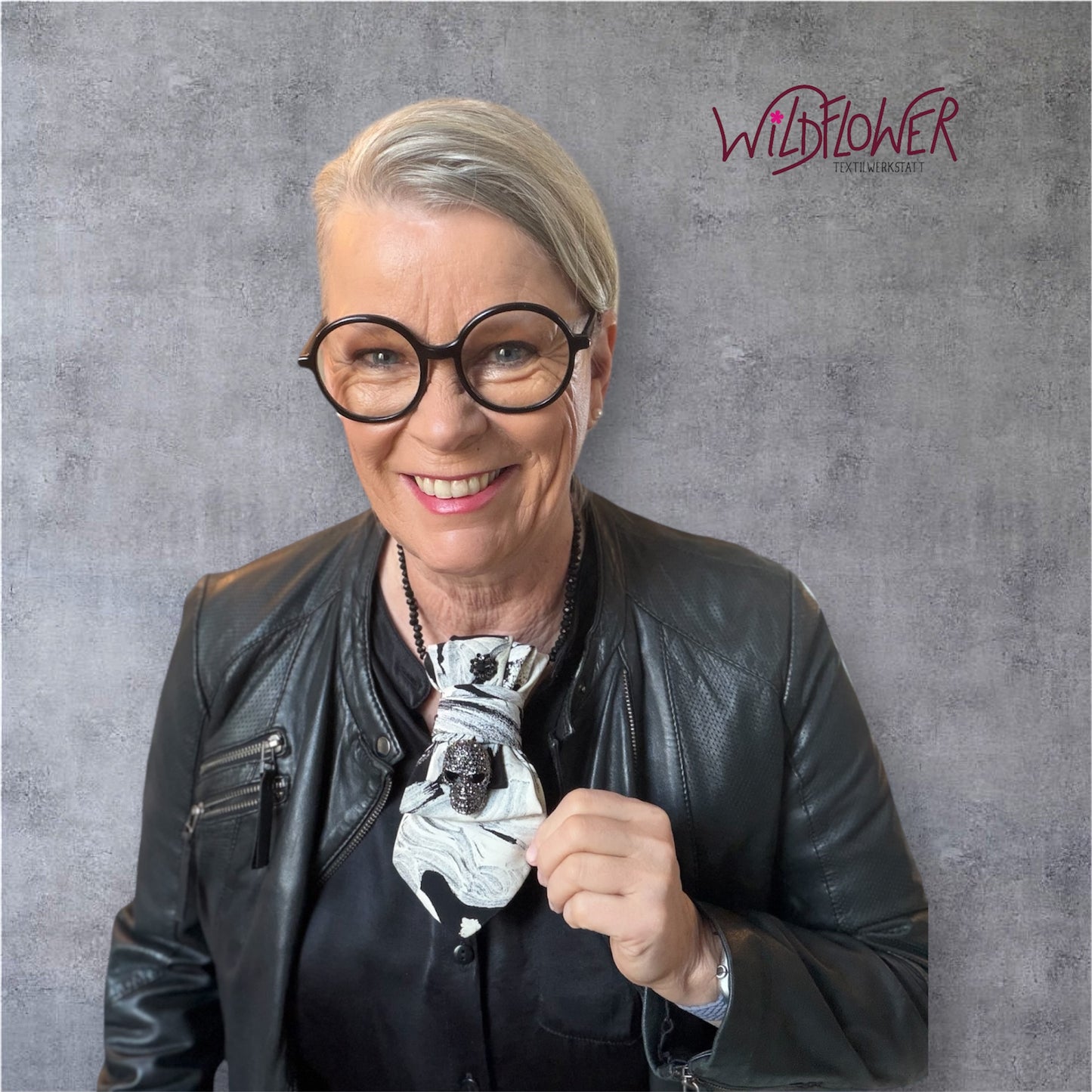 Tie Necklace Premium